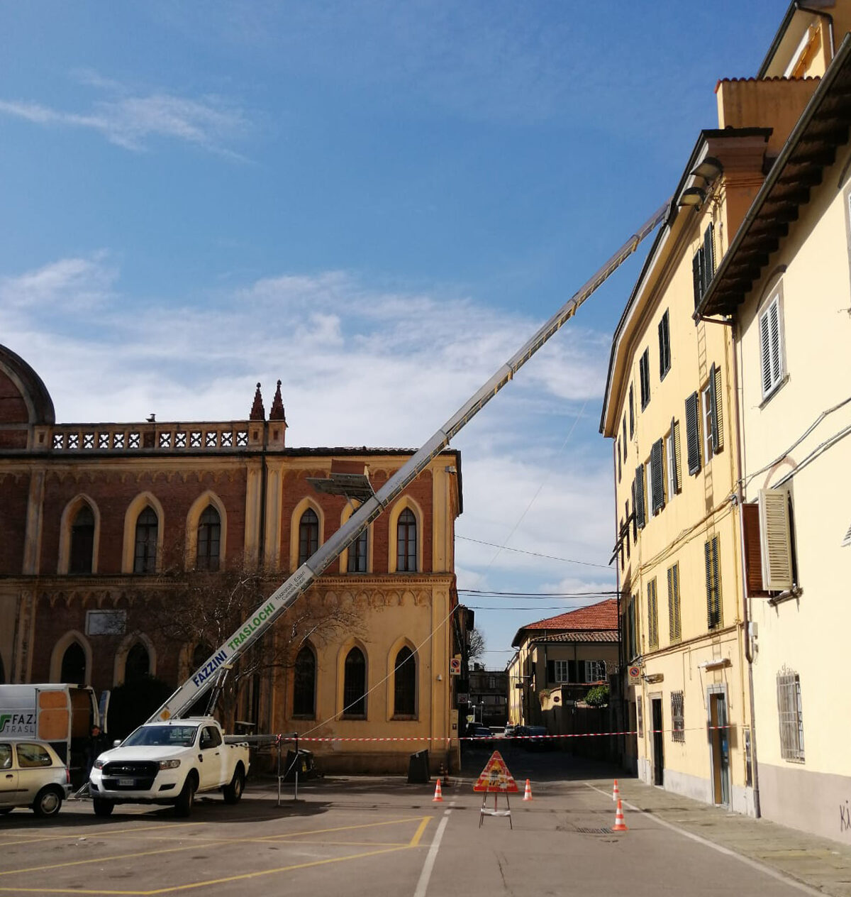 Trasloco con scala estensibile